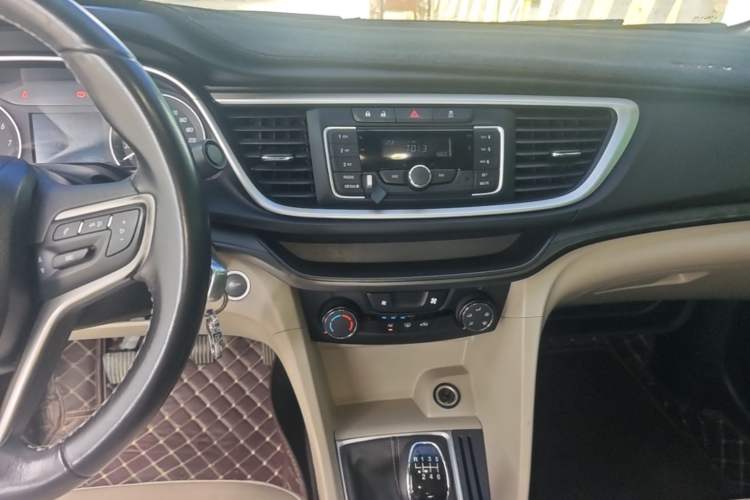Used Buick GT 2018 15T Manual Elite Version China V Standard Audio And AC Panel
