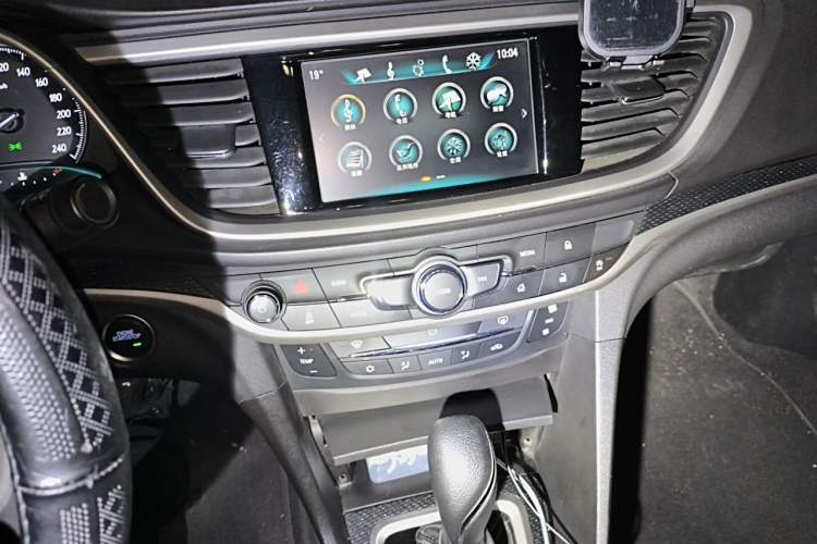 Used Buick GT 2018 18T Automatic Flagship Model Audio And AC Panel