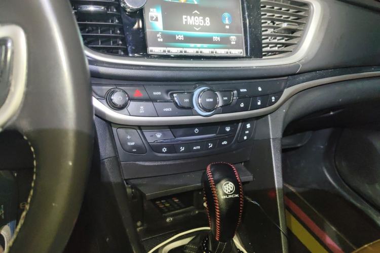 Used Buick GT 2018 18T Automatic Flagship Model Audio And AC Panel