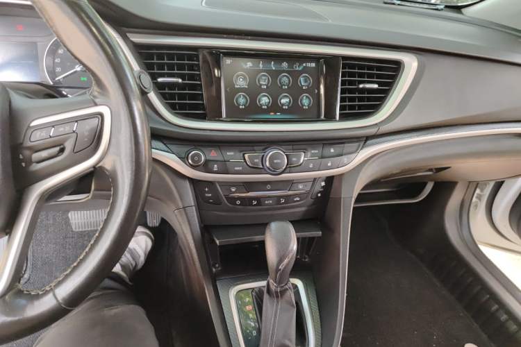 Used Buick GT 2018 18T Automatic Flagship Model Audio And AC Panel