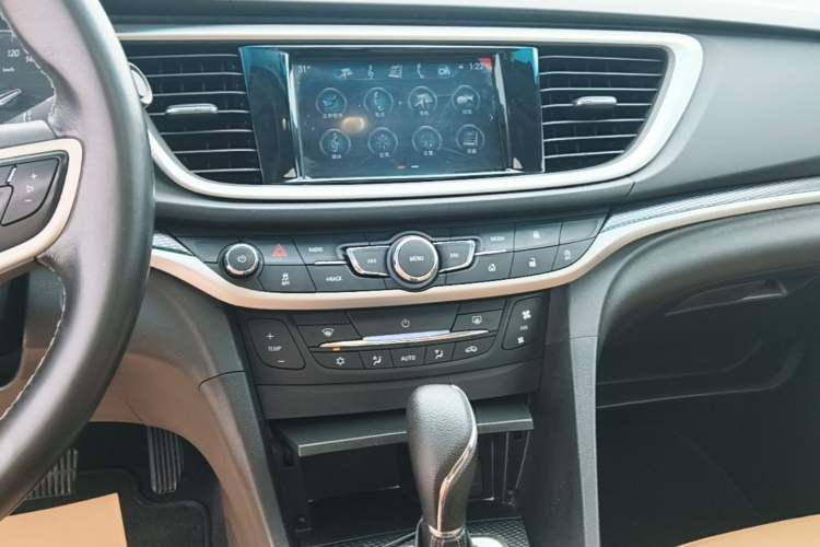 Used Buick GT 2018 18T Automatic Flagship Model Audio And AC Panel