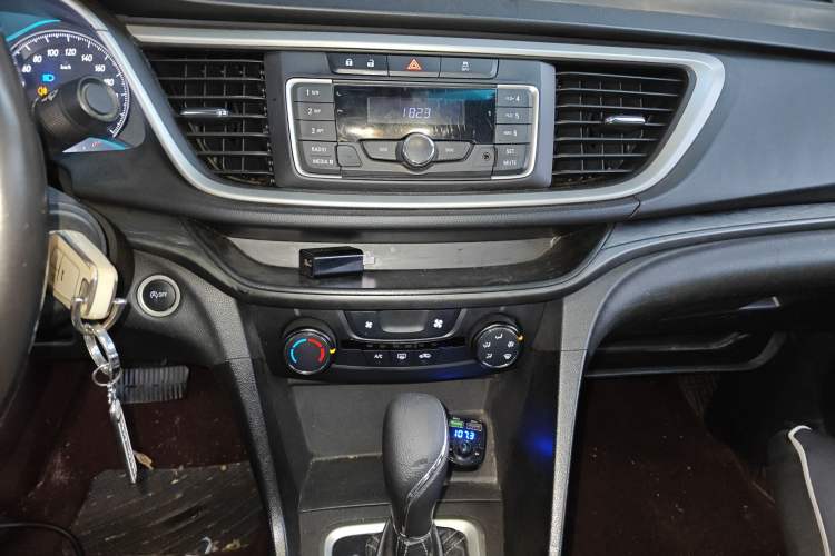 Used Buick GT 2018 18T Automatic Elite Model Audio And AC Panel