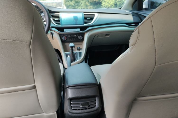 Used Buick GT 2018 15T Manual Elite Version China V Standard Audio And AC Panel