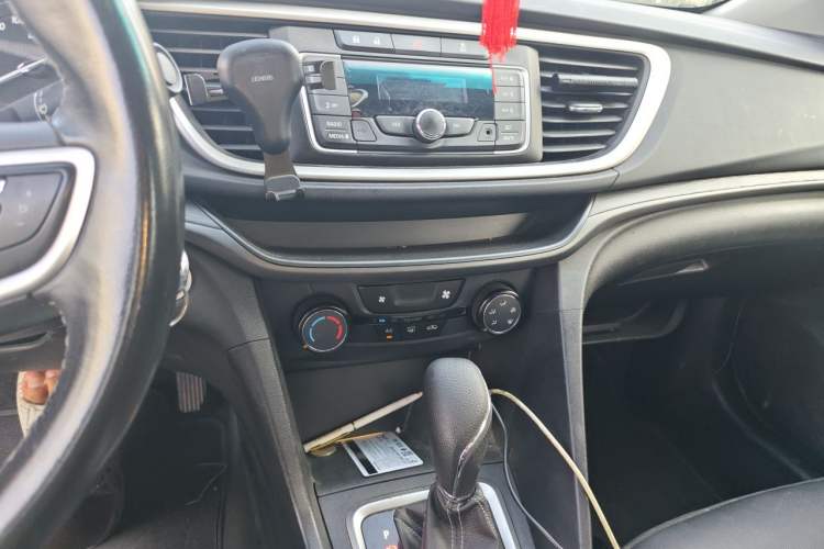 Used Buick GT 2018 18T Automatic Elite Model Audio And AC Panel