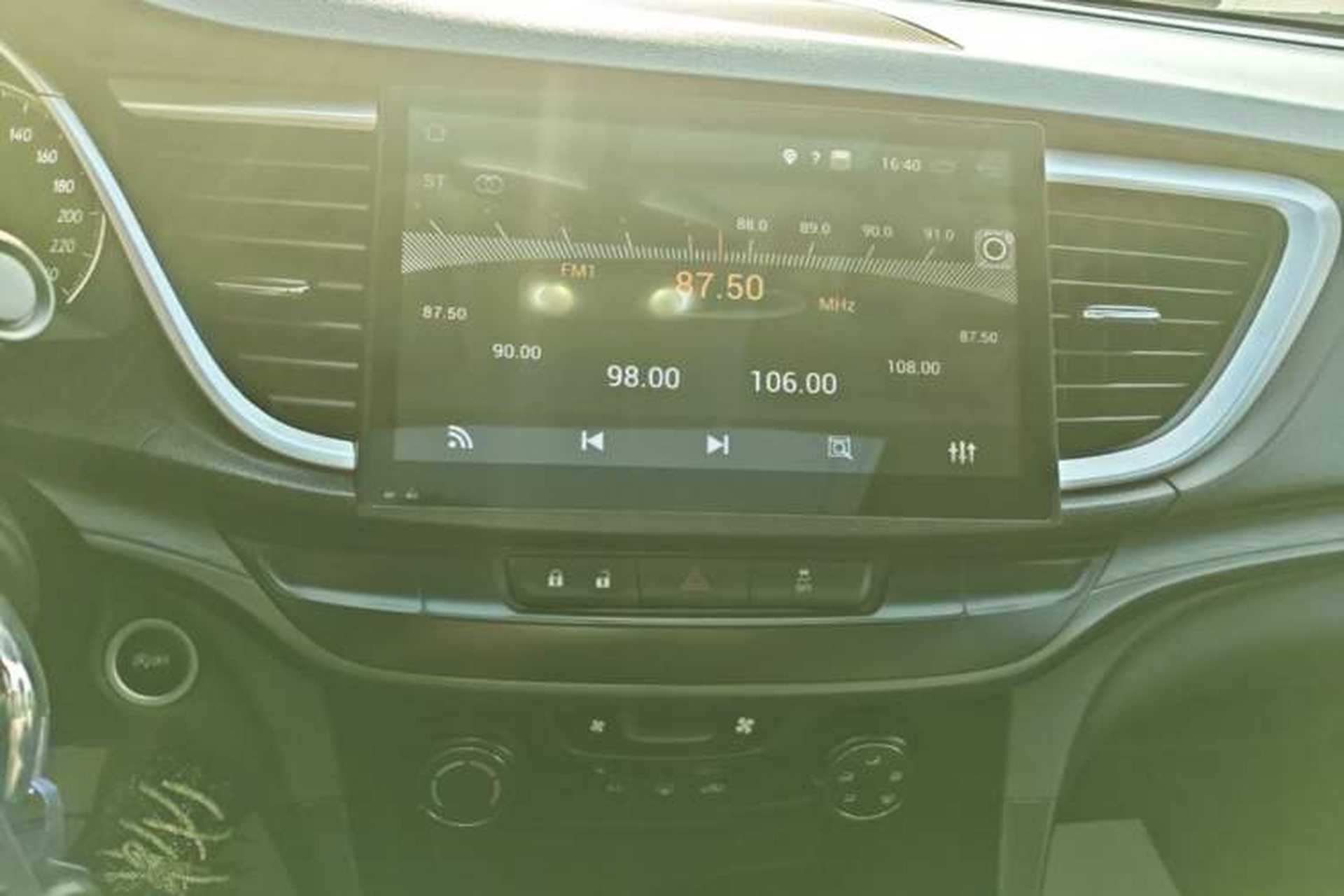 Used Buick GT 2018 18T Automatic Elite Model Audio And AC Panel