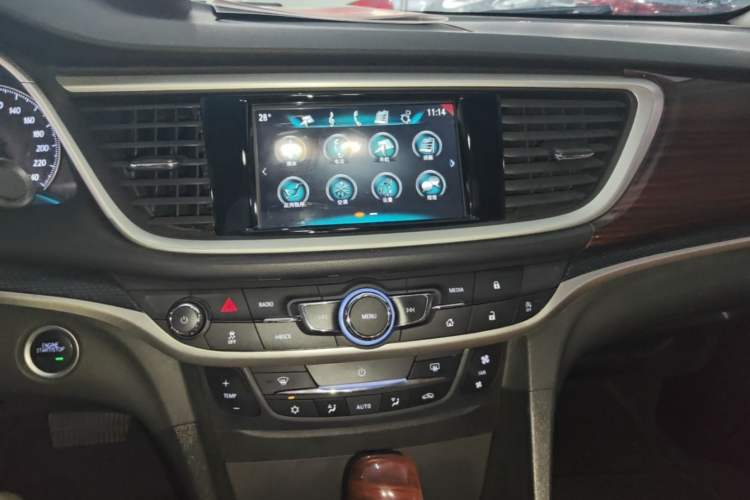 Used Buick GT 2018 18T Automatic Flagship Model Audio And AC Panel