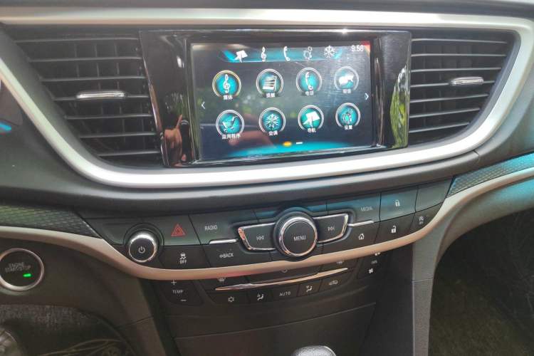 Used Buick GT 2018 18T Automatic Flagship Model Audio And AC Panel