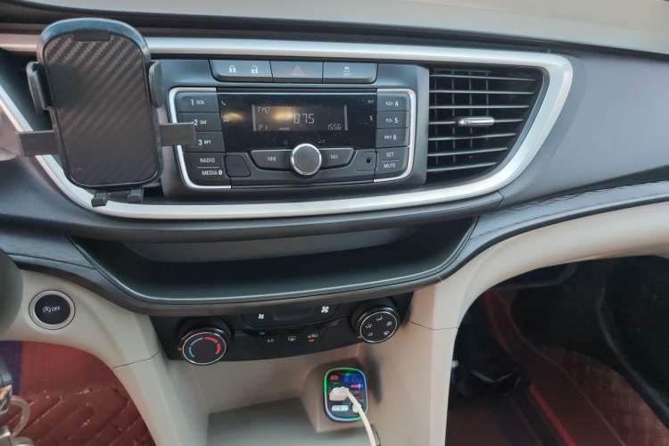 Used Buick GT 2018 15T Manual Elite Version China V Standard Audio And AC Panel