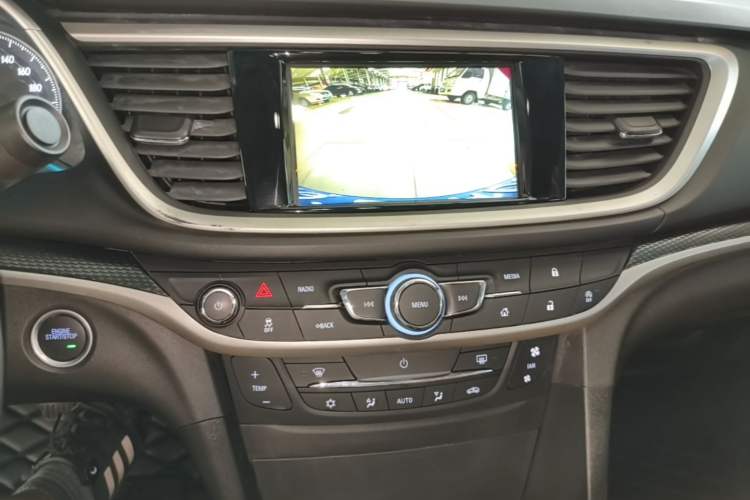 Used Buick GT 2018 18T Automatic Flagship Model Audio And AC Panel