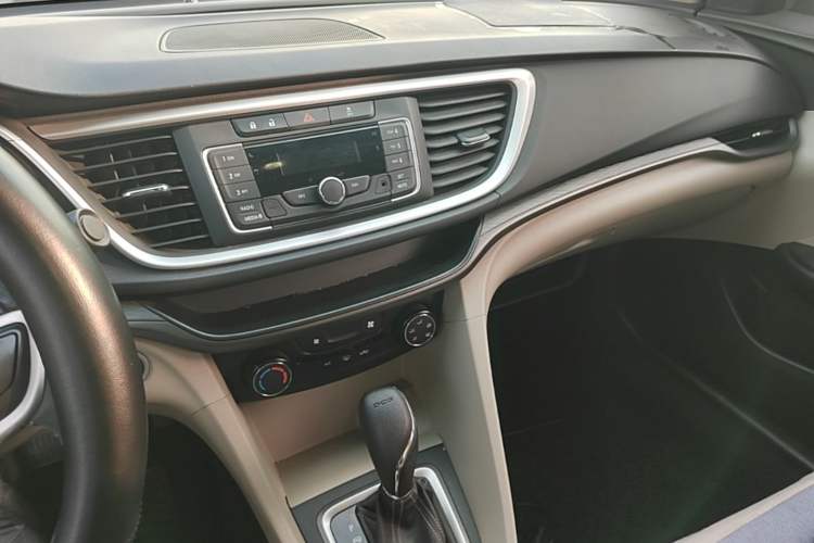 Used Buick GT 2018 15T Dual-Clutch Elite Model China V Standard Audio And AC Panel