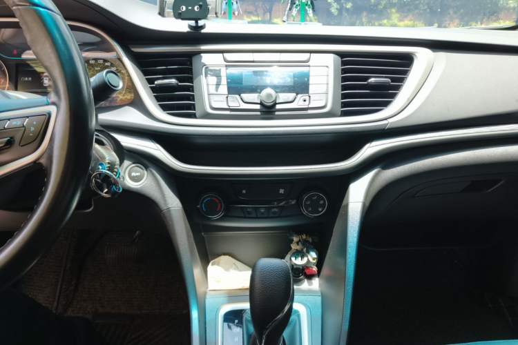Used Buick GT 2018 18T Automatic Elite Model Audio And AC Panel