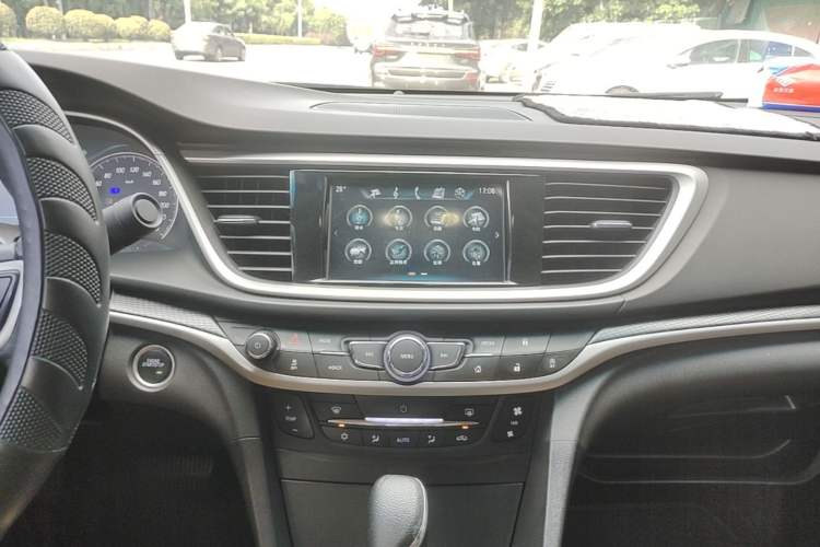 Used Buick GT 2018 18T Automatic Flagship Model Audio And AC Panel