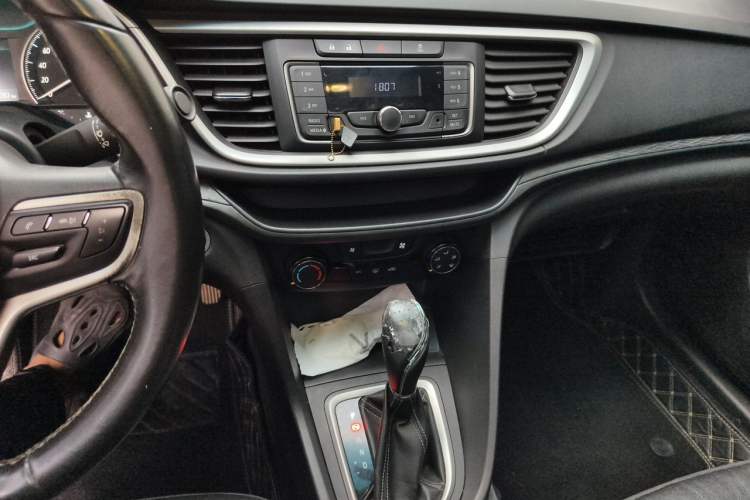 Used Buick GT 2018 18T Automatic Elite Model Audio And AC Panel