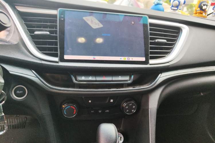 Used Buick GT 2018 18T Automatic Elite Model Audio And AC Panel