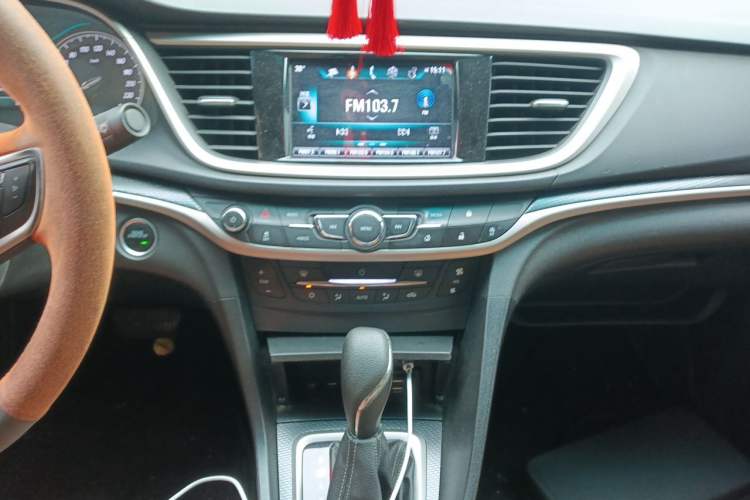 Used Buick GT 2018 18T Automatic Flagship Model Audio And AC Panel