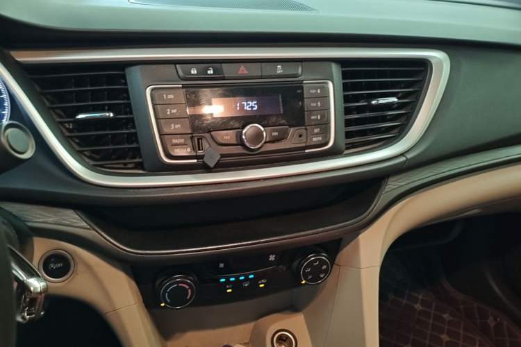 Used Buick GT 2018 15T Manual Entry-Level Version China V Standard Audio And AC Panel