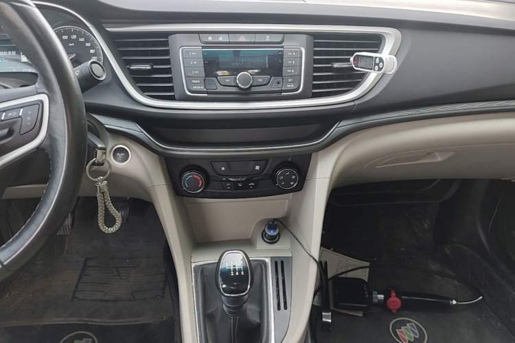Used Buick GT 2018 15T Manual Elite Version China V Standard Audio And AC Panel