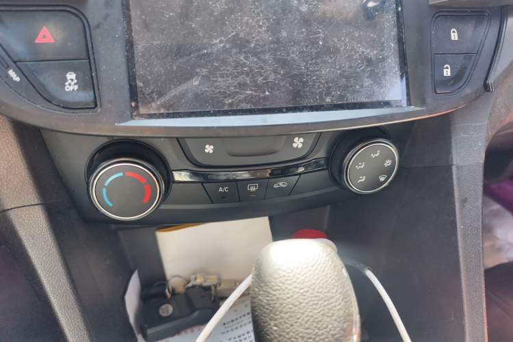 Used Buick GT 2018 18T Automatic Elite Model Audio And AC Panel