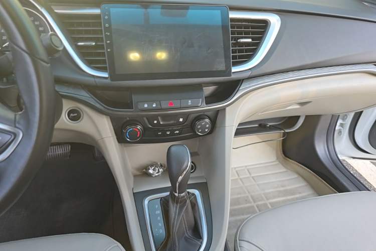 Used Buick GT 2018 15T Dual-Clutch Elite Model China V Standard Audio And AC Panel