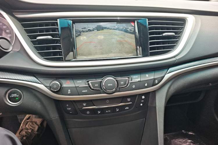 Used Buick GT 2018 18T Automatic Flagship Model Audio And AC Panel
