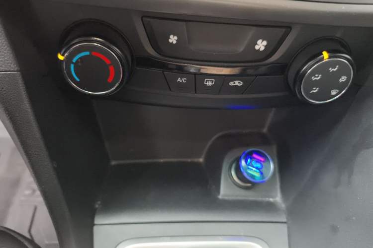 Used Buick GT 2018 18T Automatic Elite Model Audio And AC Panel