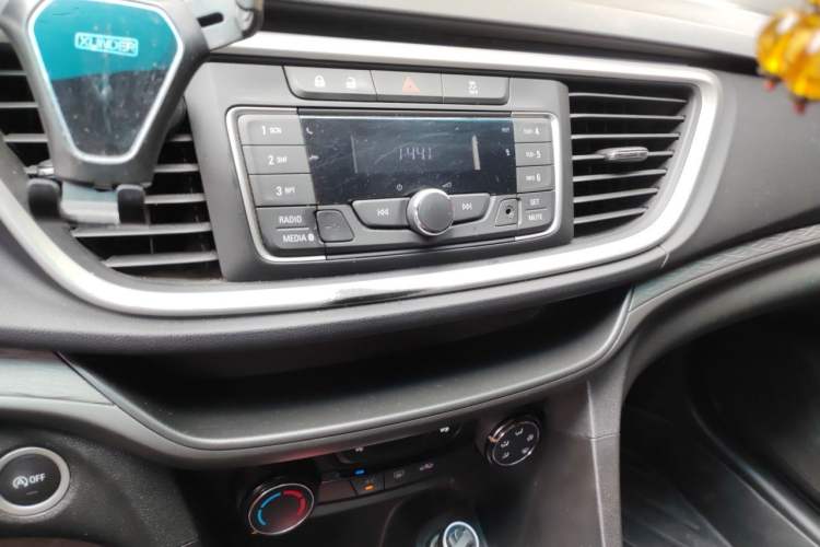 Used Buick GT 2018 18T Automatic Elite Model Audio And AC Panel