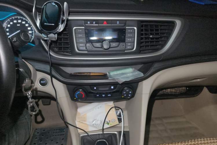 Used Buick GT 2018 15T Manual Elite Version China V Standard Audio And AC Panel