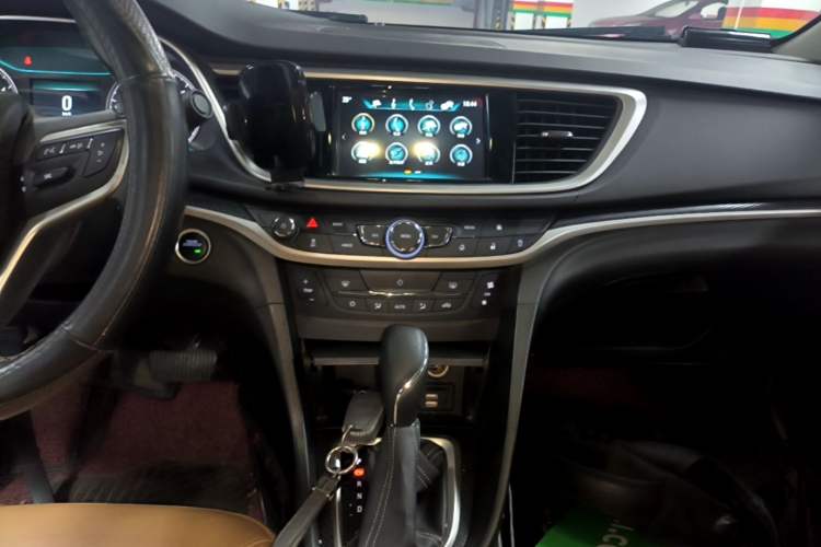 Used Buick GT 2018 18T Automatic Flagship Model Audio And AC Panel