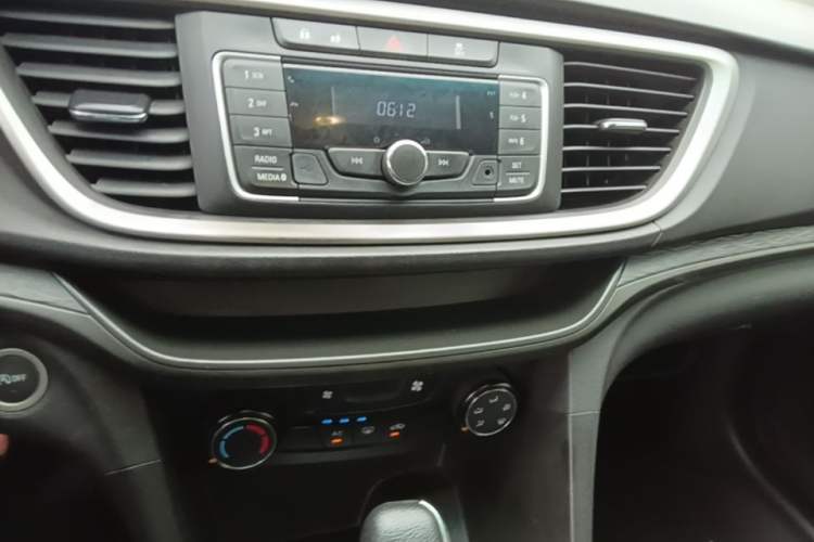 Used Buick GT 2018 18T Automatic Elite Model Audio And AC Panel