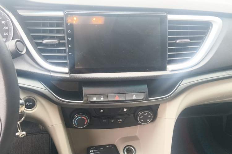 Used Buick GT 2018 15T Manual Entry-Level Version China V Standard Audio And AC Panel