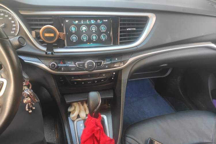 Used Buick GT 2018 18T Automatic Flagship Model Audio And AC Panel
