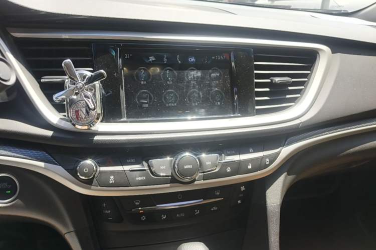 Used Buick GT 2018 18T Automatic Flagship Model Audio And AC Panel