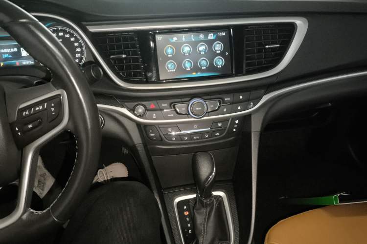 Used Buick GT 2018 18T Automatic Flagship Model Audio And AC Panel