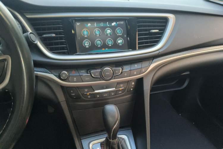 Used Buick GT 2018 18T Automatic Flagship Model Audio And AC Panel