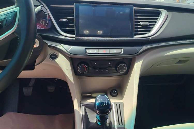 Used Buick GT 2018 15T Manual Elite Version China V Standard Audio And AC Panel