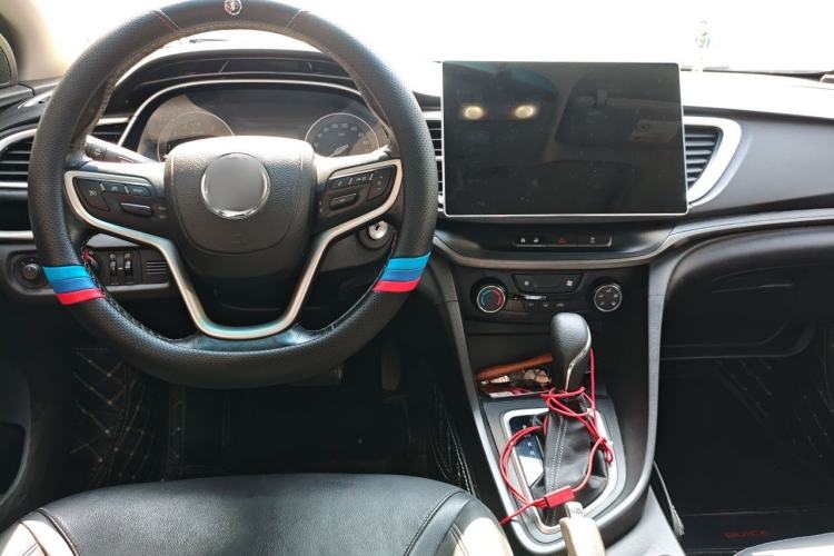 Used Buick GT 2018 18T Automatic Elite Model Center Console