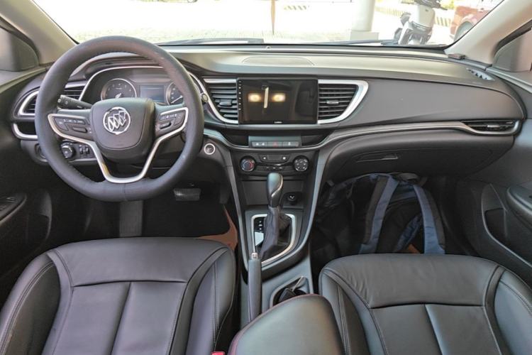 Used Buick GT 2018 18T Automatic Elite Model Center Console