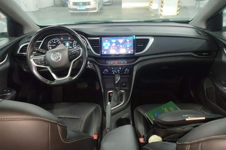 Used Buick GT 2018 18T Automatic Elite Model Center Console