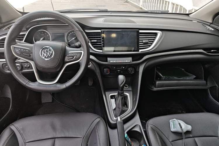 Used Buick GT 2018 18T Automatic Elite Model Center Console