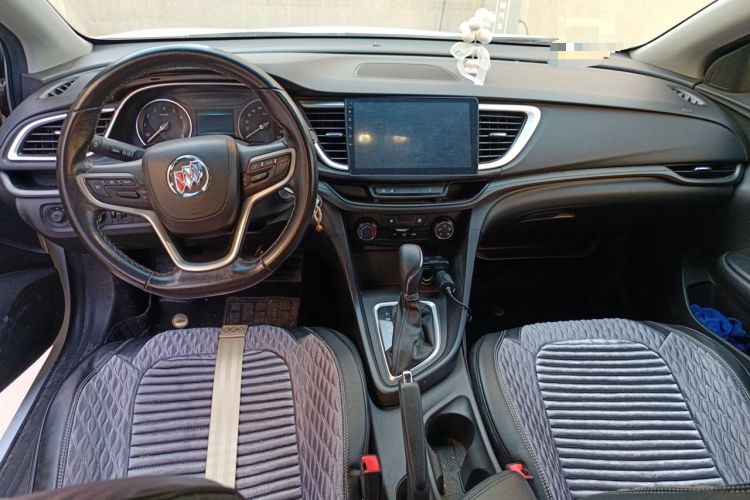 Used Buick GT 2018 18T Automatic Elite Model Center Console