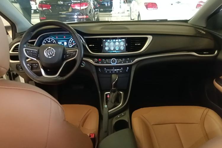Used Buick GT 2018 18T Automatic Flagship Model Center Console