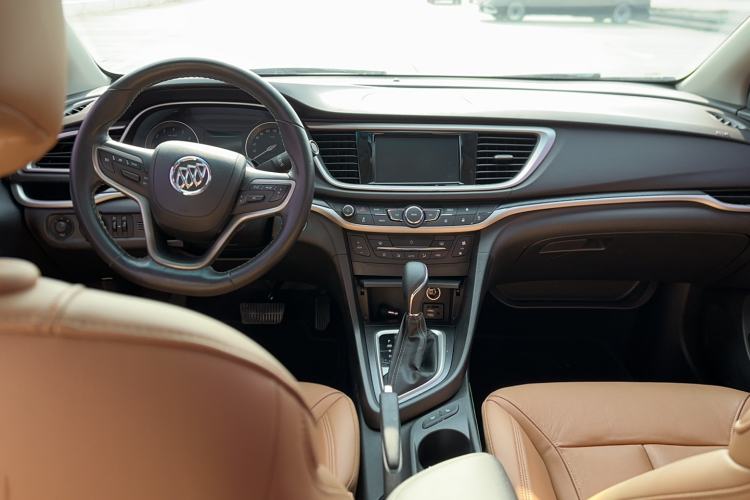 Used Buick GT 2018 18T Automatic Flagship Model Center Console