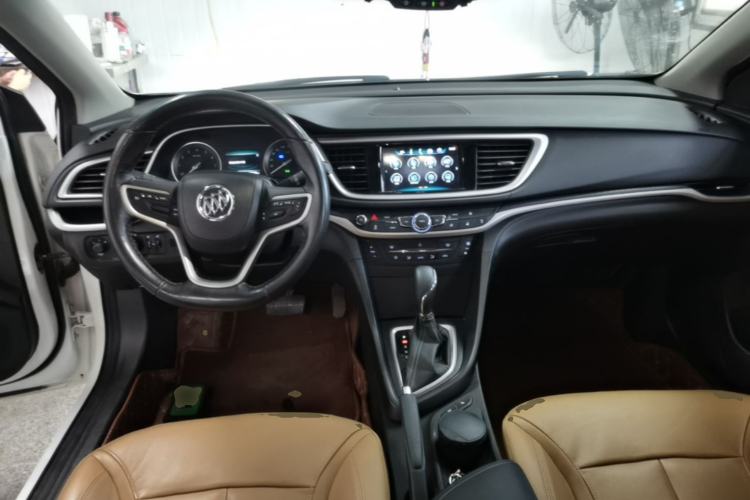 Used Buick GT 2018 18T Automatic Flagship Model Center Console