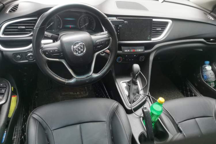 Used Buick GT 2018 18T Automatic Elite Model Center Console