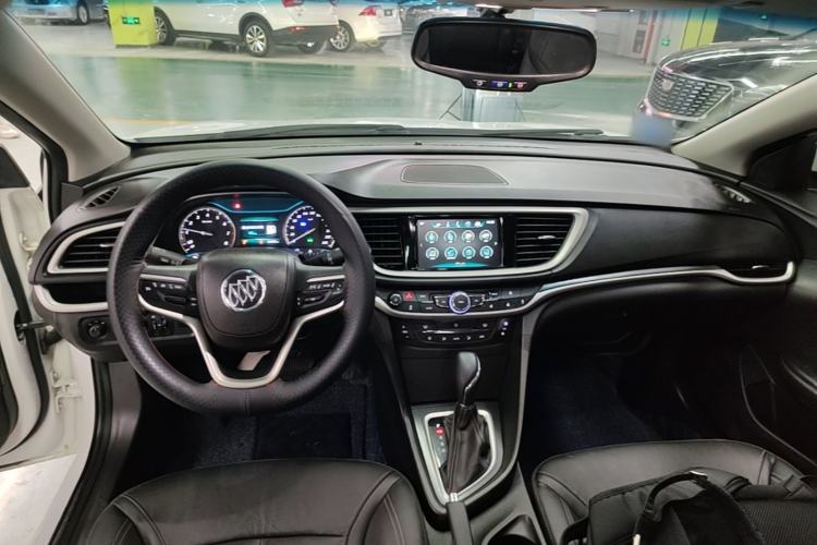 Used Buick GT 2018 18T Automatic Elite Model Center Console