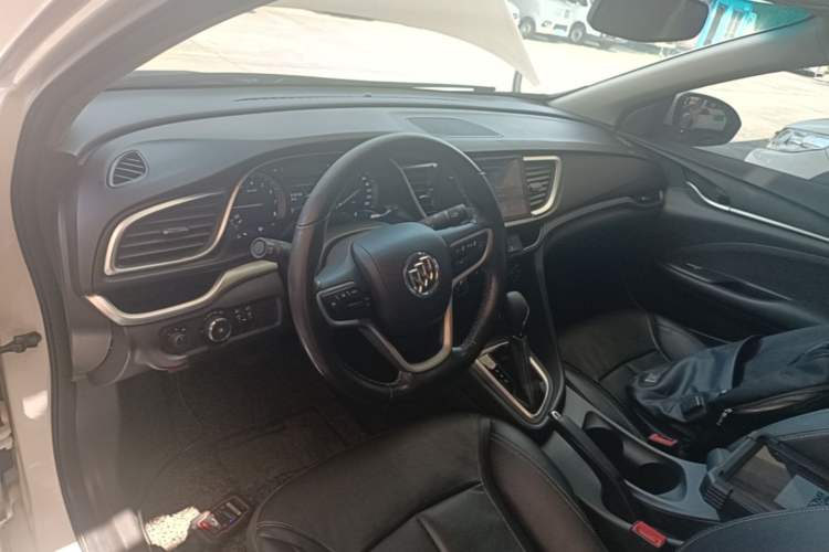 Used Buick GT 2018 18T Automatic Elite Model Center Console