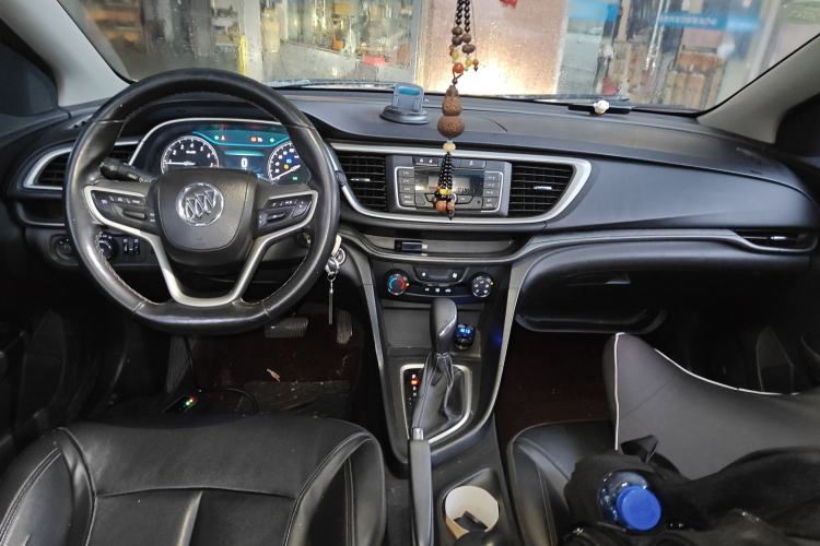 Used Buick GT 2018 18T Automatic Elite Model Center Console