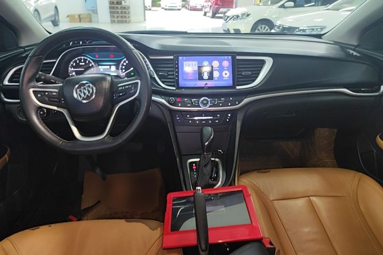 Used Buick GT 2018 18T Automatic Flagship Model Center Console