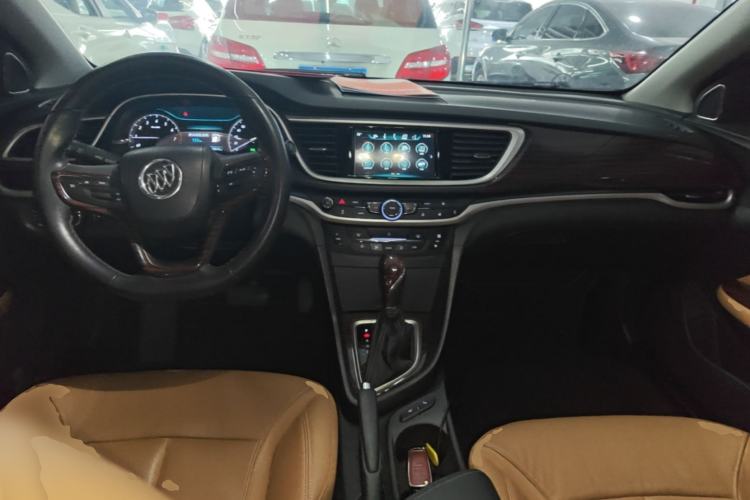 Used Buick GT 2018 18T Automatic Flagship Model Center Console