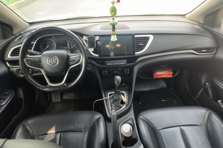 Used Buick GT 2018 18T Automatic Elite Model Center Console